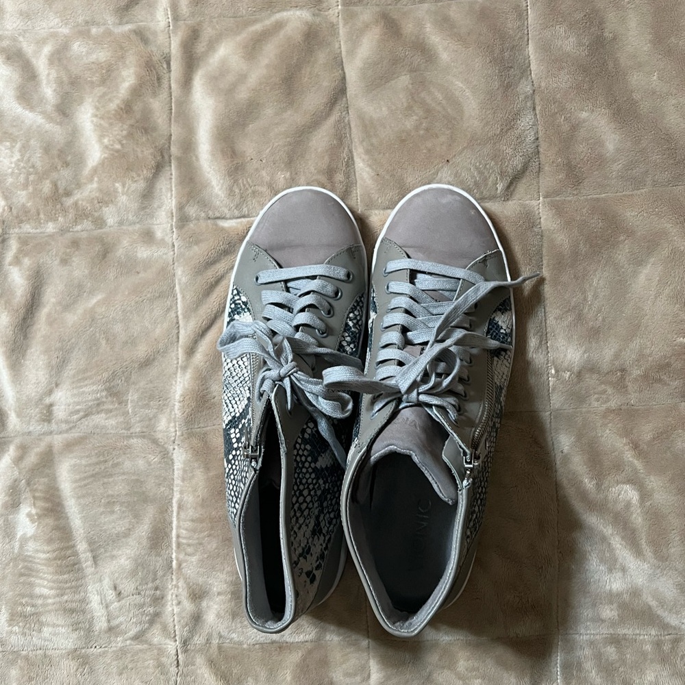 Vionic Hi-top sneakers.